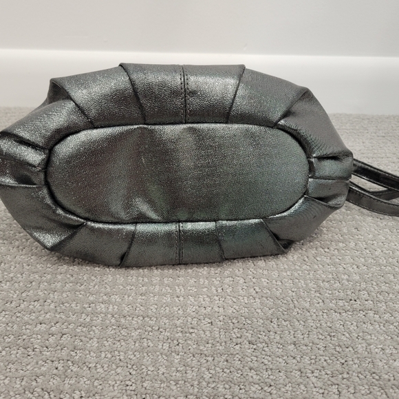 2/$18 Elle Grey Metallic Silver Crossbody Shoulder Bag Bow Detail GUC Small - Picture 9 of 15